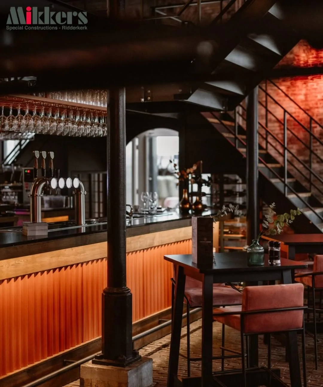 Horeca interieur met stalen constructie - Mikkers Special Construction
